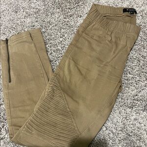 Women’s Tan Pants